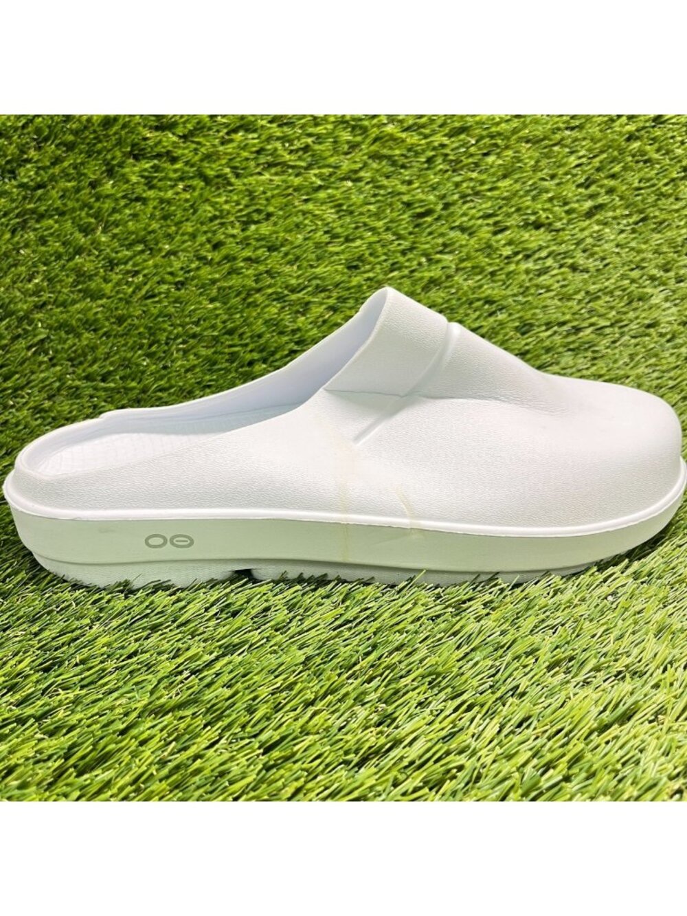 OOFOS OOcloog Clog Mens Size 9 White Beach Outdoor Slip On Recovery Sandals
